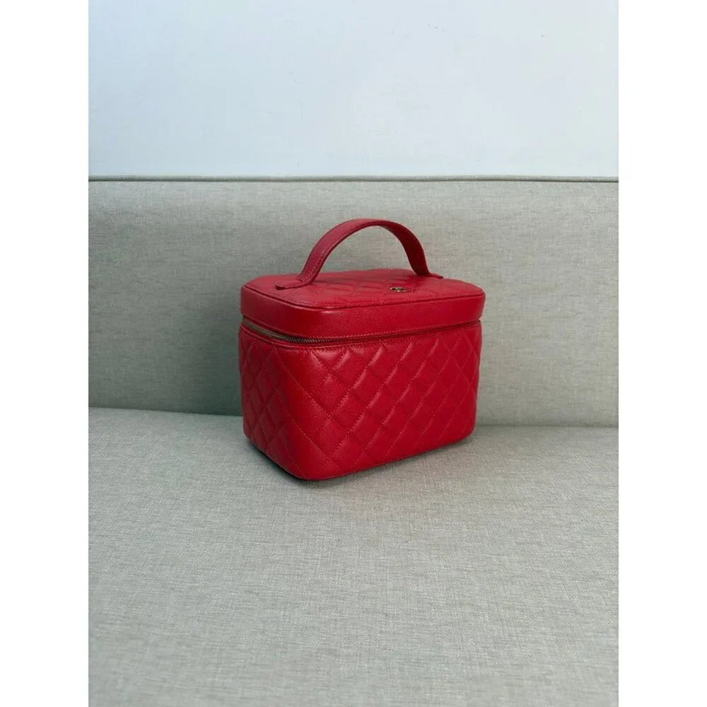CHANEL Red Caviar Vanity Case Medium GHW